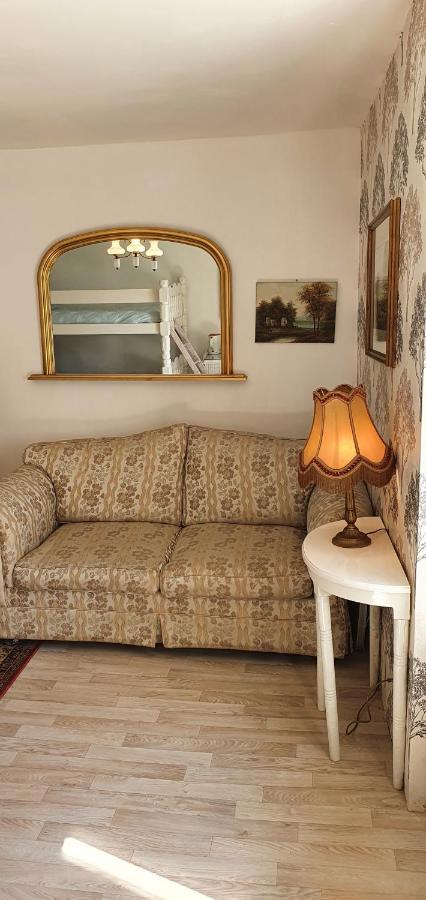 Wisteria House Bed & Breakfast Chanteloup  ภายนอก รูปภาพ