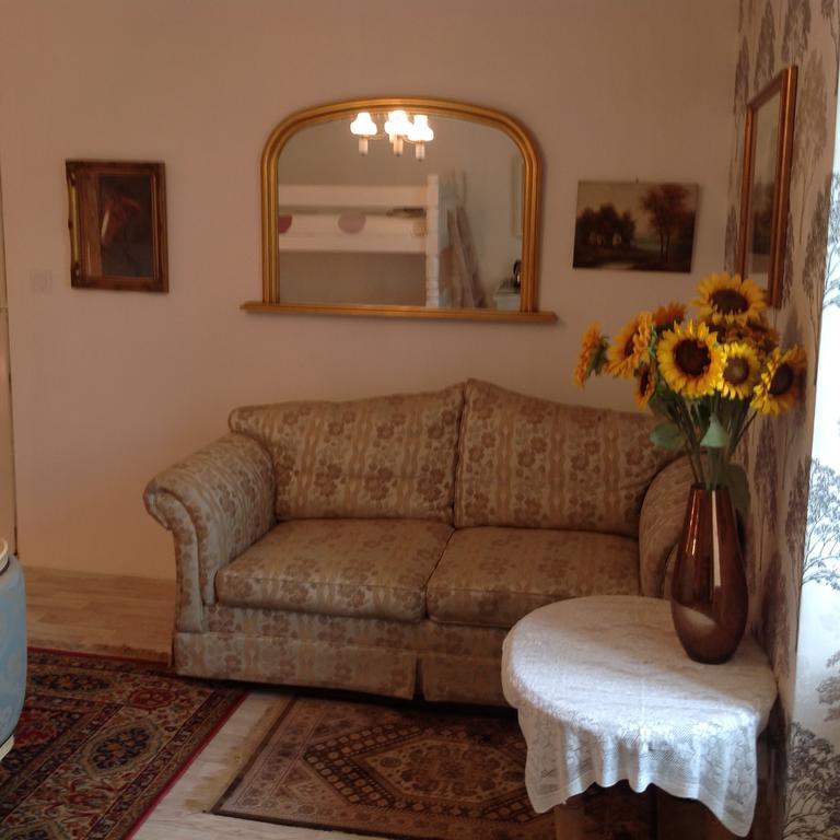 Wisteria House Bed & Breakfast Chanteloup  ภายนอก รูปภาพ