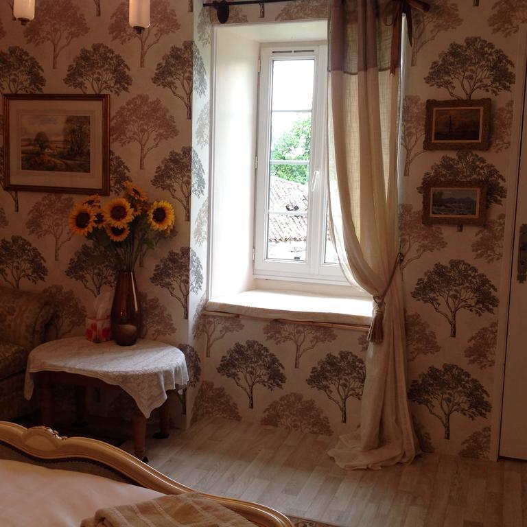 Wisteria House Bed & Breakfast Chanteloup  ภายนอก รูปภาพ