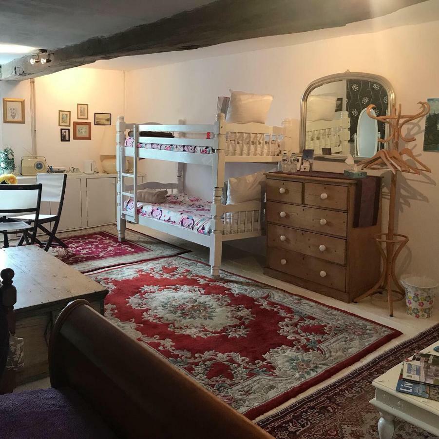 Wisteria House Bed & Breakfast Chanteloup  ภายนอก รูปภาพ
